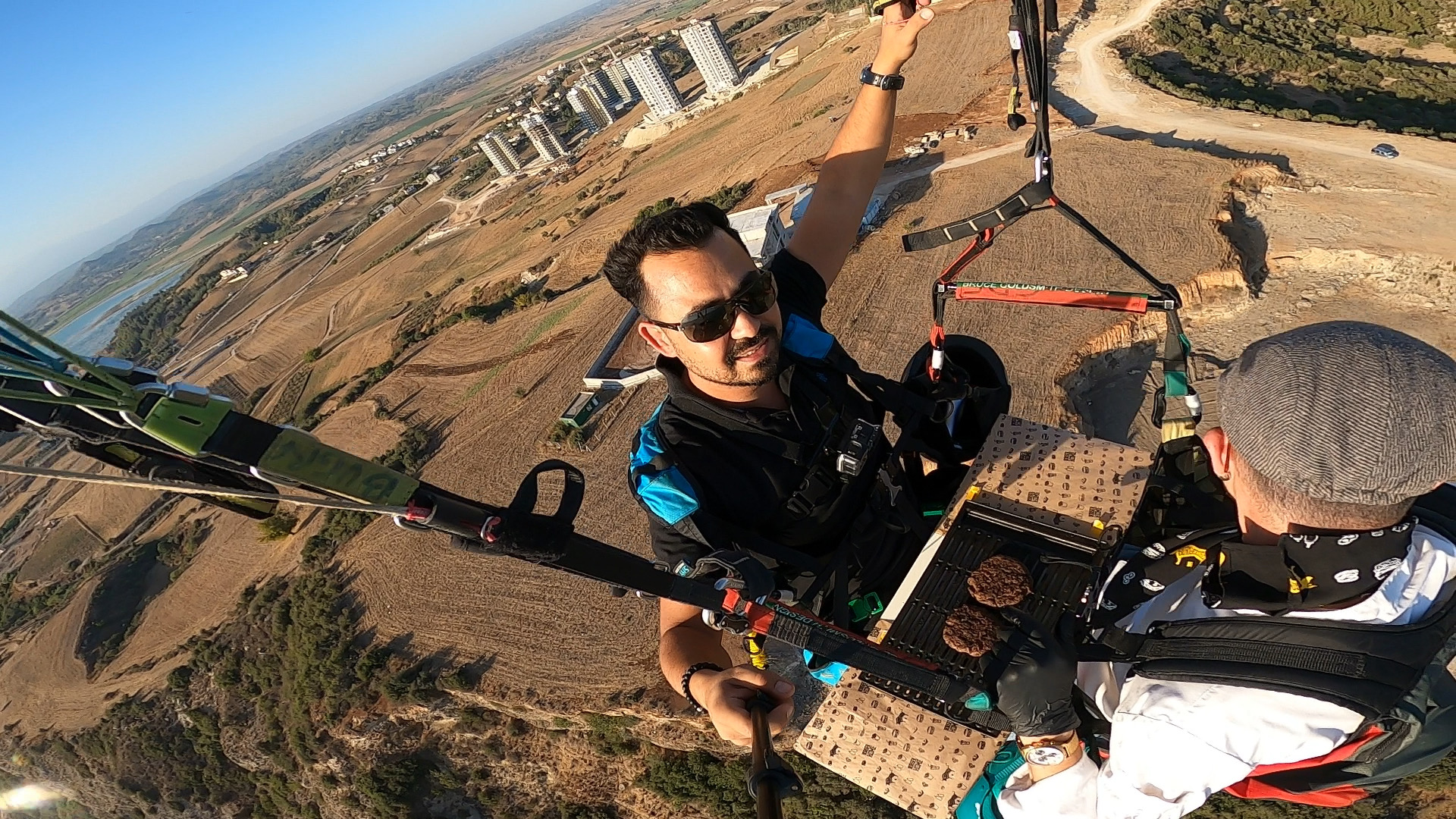 Turski kuhar na paraglajderu pravio hamburger