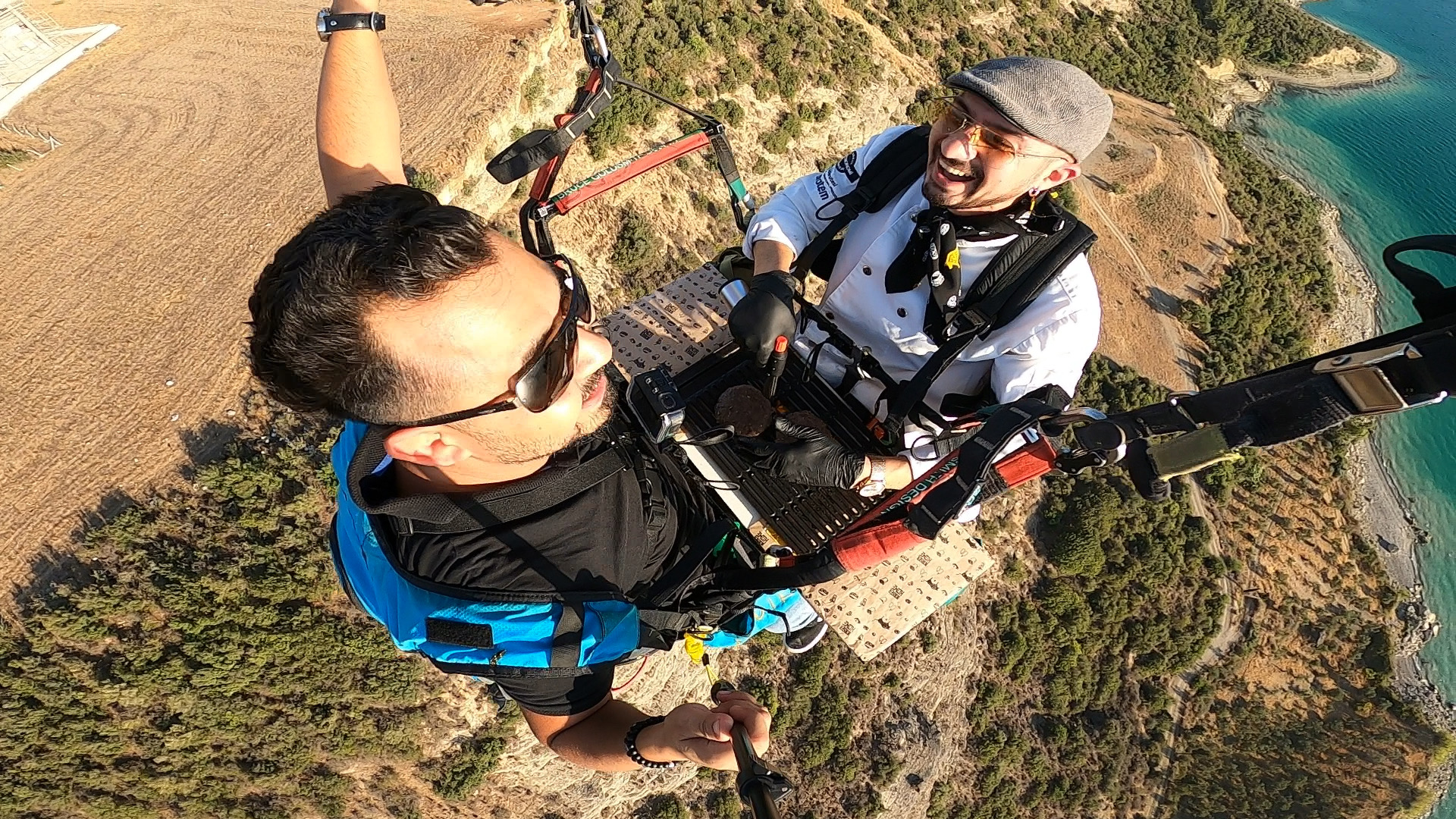 Turski kuhar na paraglajderu pravio hamburger