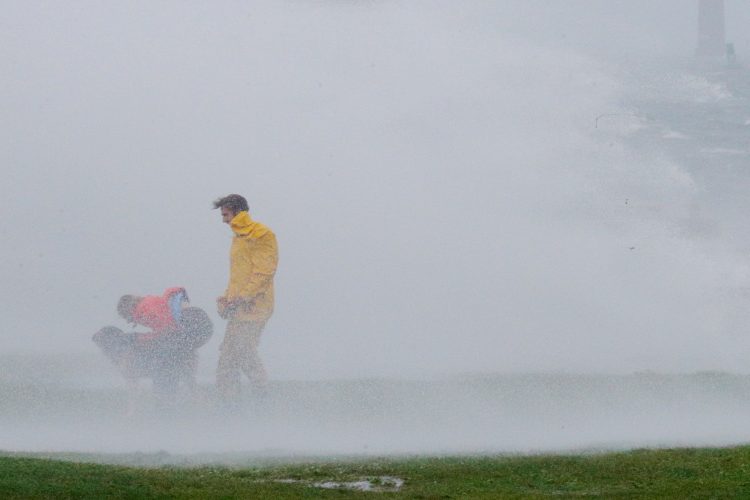 1629660182-2021-08-22T161238Z_1942967621_RC2FAP9NVT93_RTRMADP_3_STORM-HENRI-750x500