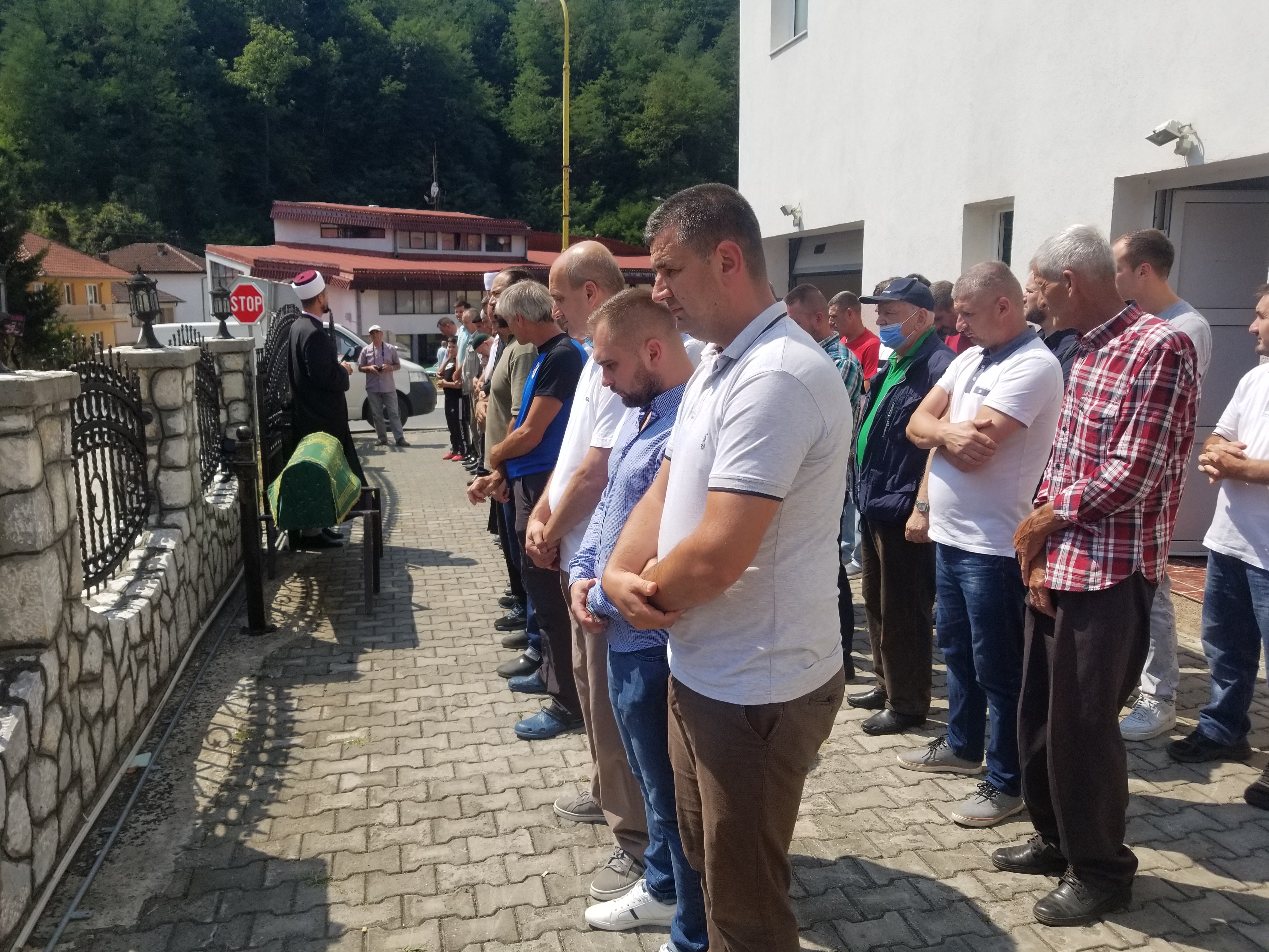 Srebrenica: Klanjana dženaza majci Kadiri Hrustanović kojoj su u genocidu ubijena tri sina