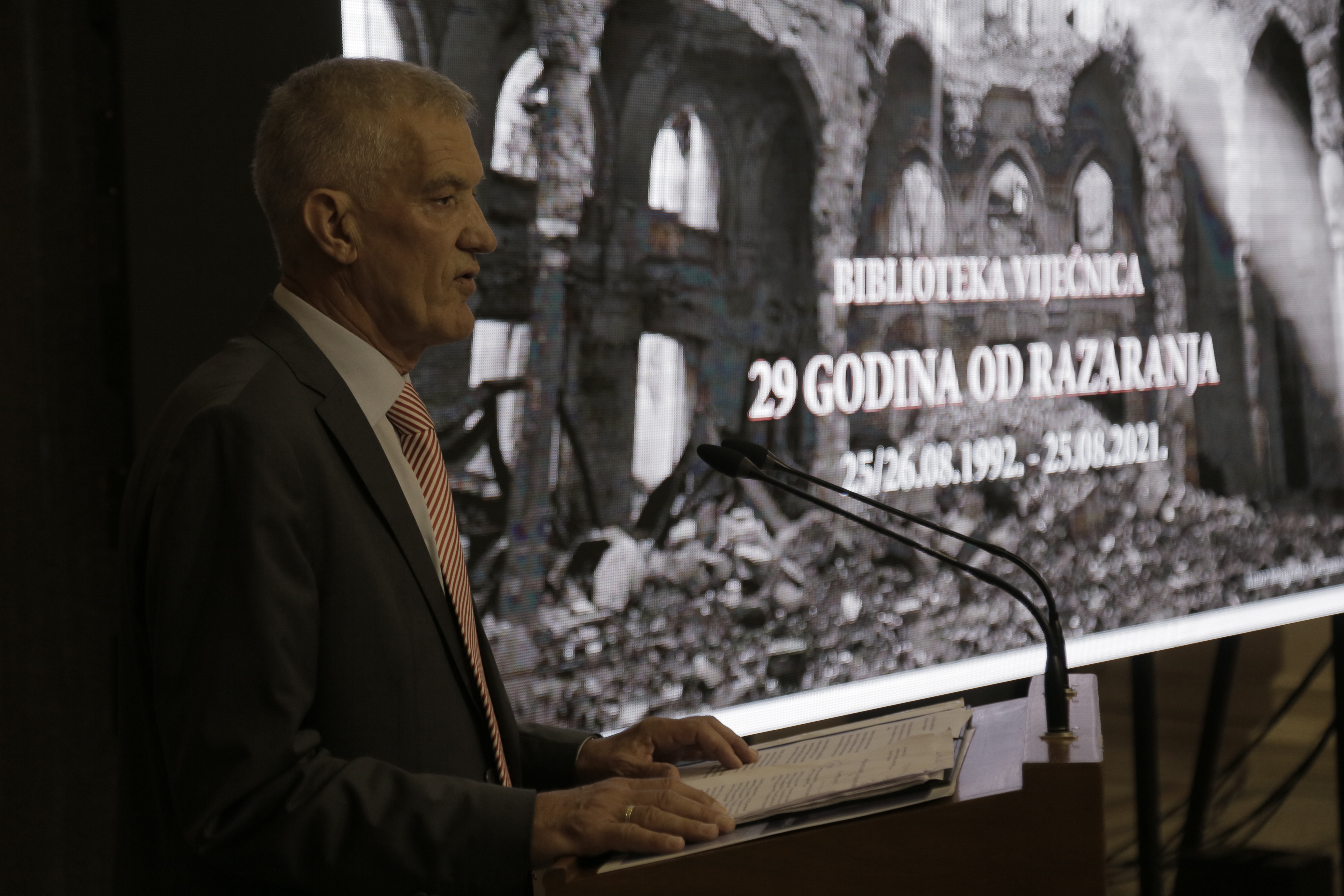 BiH: Obilježena 29. godišnjica granatiranja Vijećnice i uništavanja simbola Sarajeva