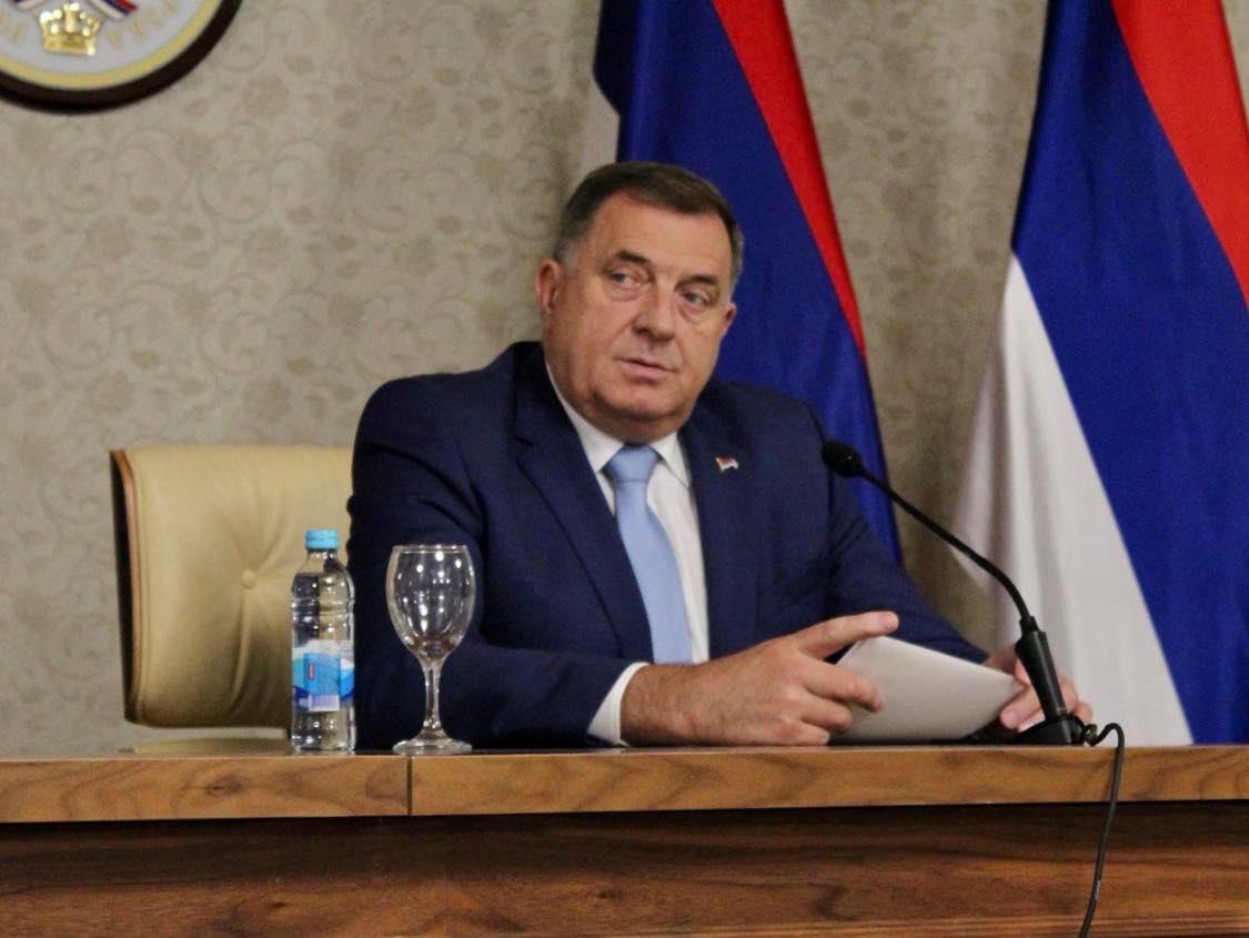 dodik 241133902_1056687001402422_4845798313794861955_n