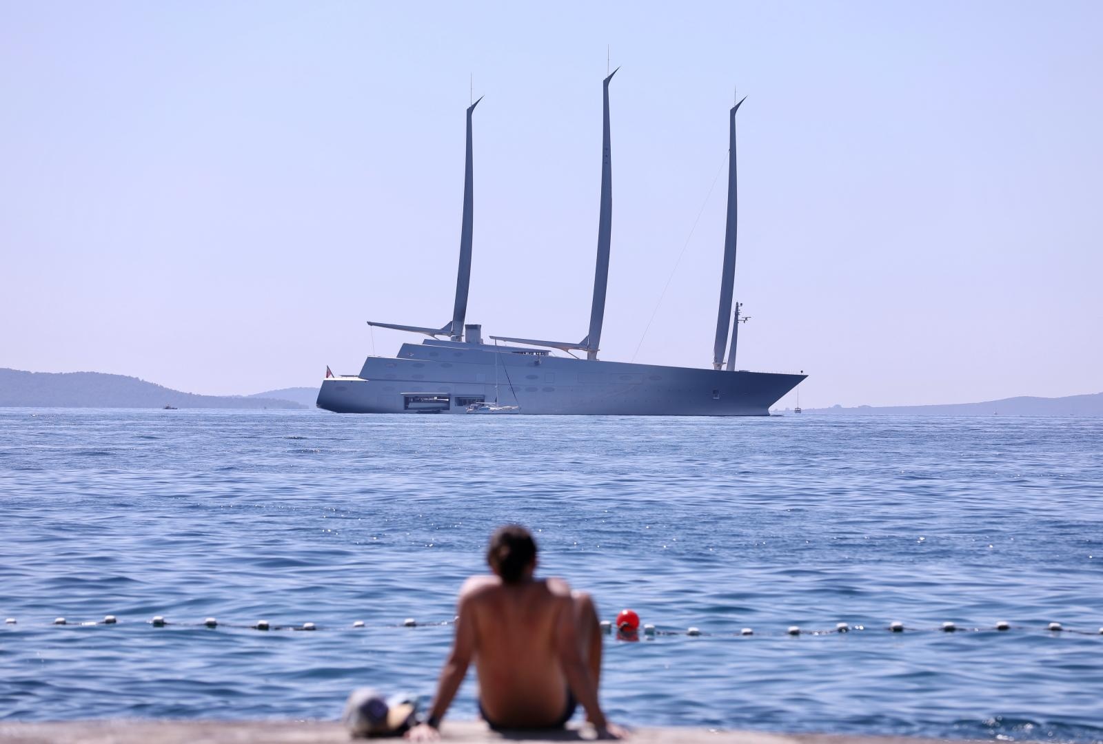 JAHTA Sailing Yacht A