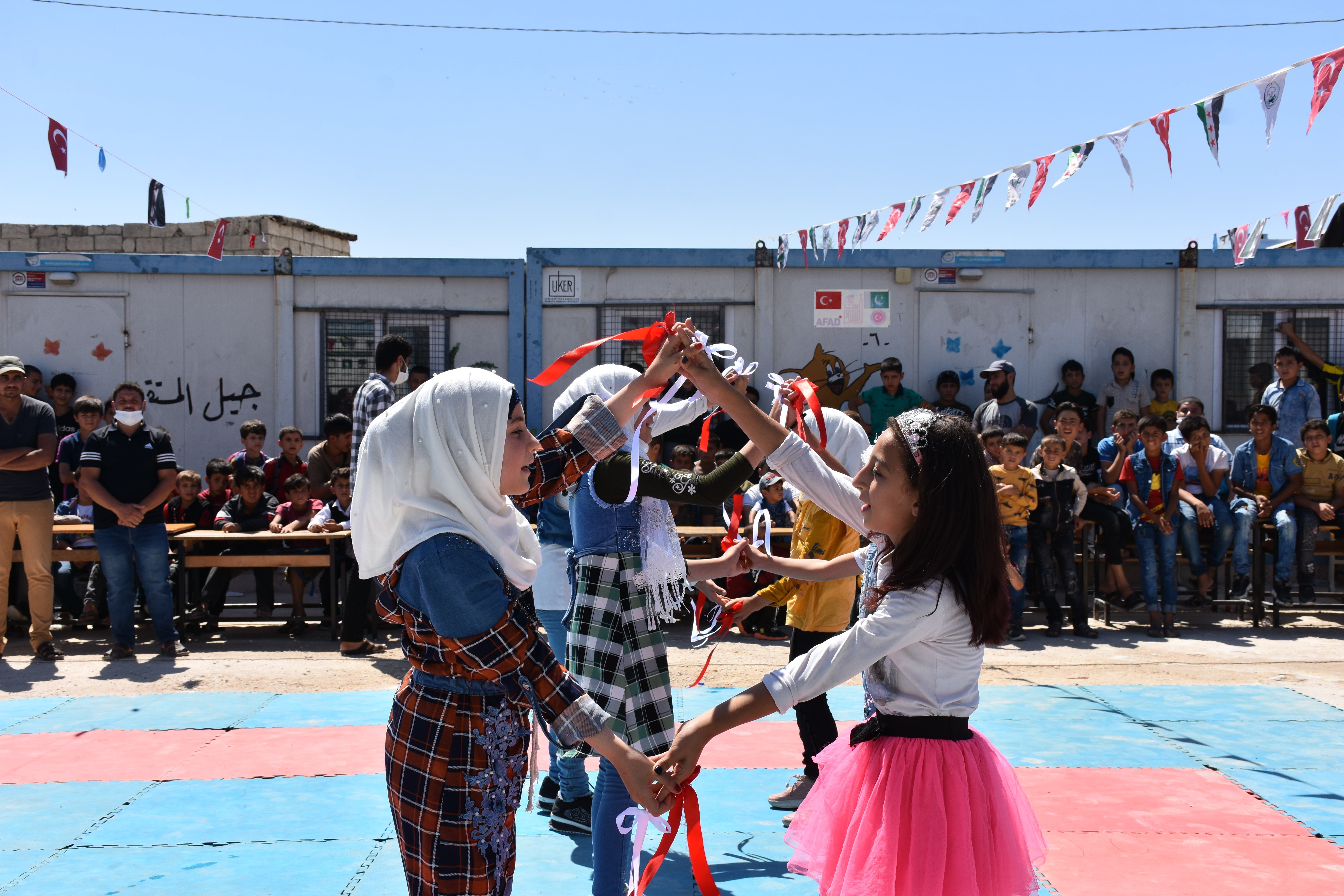 Na sjeveru Sirije počela nova školska godina: Učenici sanjaju da postanu ljekari, inženjeri i nastavnici