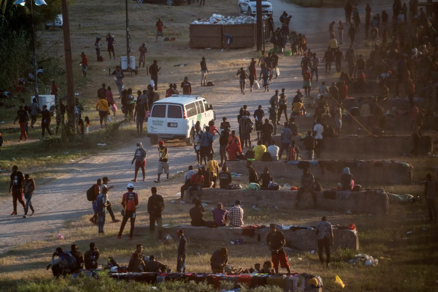 1631854280-2021-09-16T233851Z_987847576_RC21RP9J0WC3_RTRMADP_3_USA-IMMIGRATION-BORDER-900x600