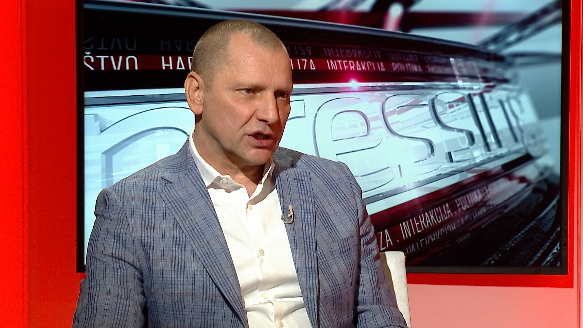 SA-PRESSING-220921-01.20_26_15_17.Still005