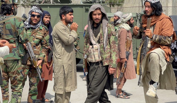 1630430951-2021-08-31T133917Z_2034609591_RC2AGP9OI1US_RTRMADP_3_AFGHANISTAN-CONFLICT-AIRPORT-TALIBAN-750x440