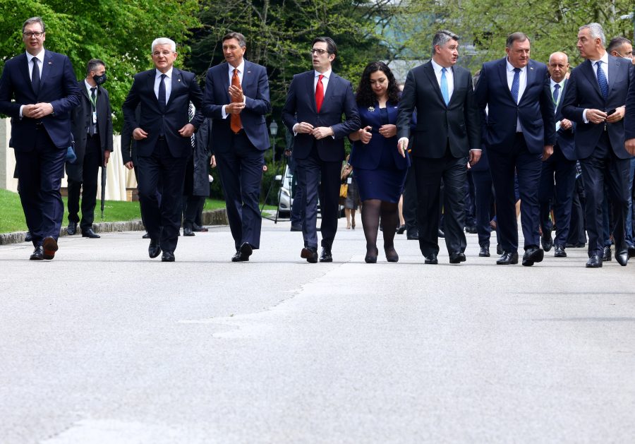 1632841420-1632839636-2021-09-28T120323Z_34753764_RC20ZP9UCV1B_RTRMADP_3_EU-BALKANS-900x629.jpg