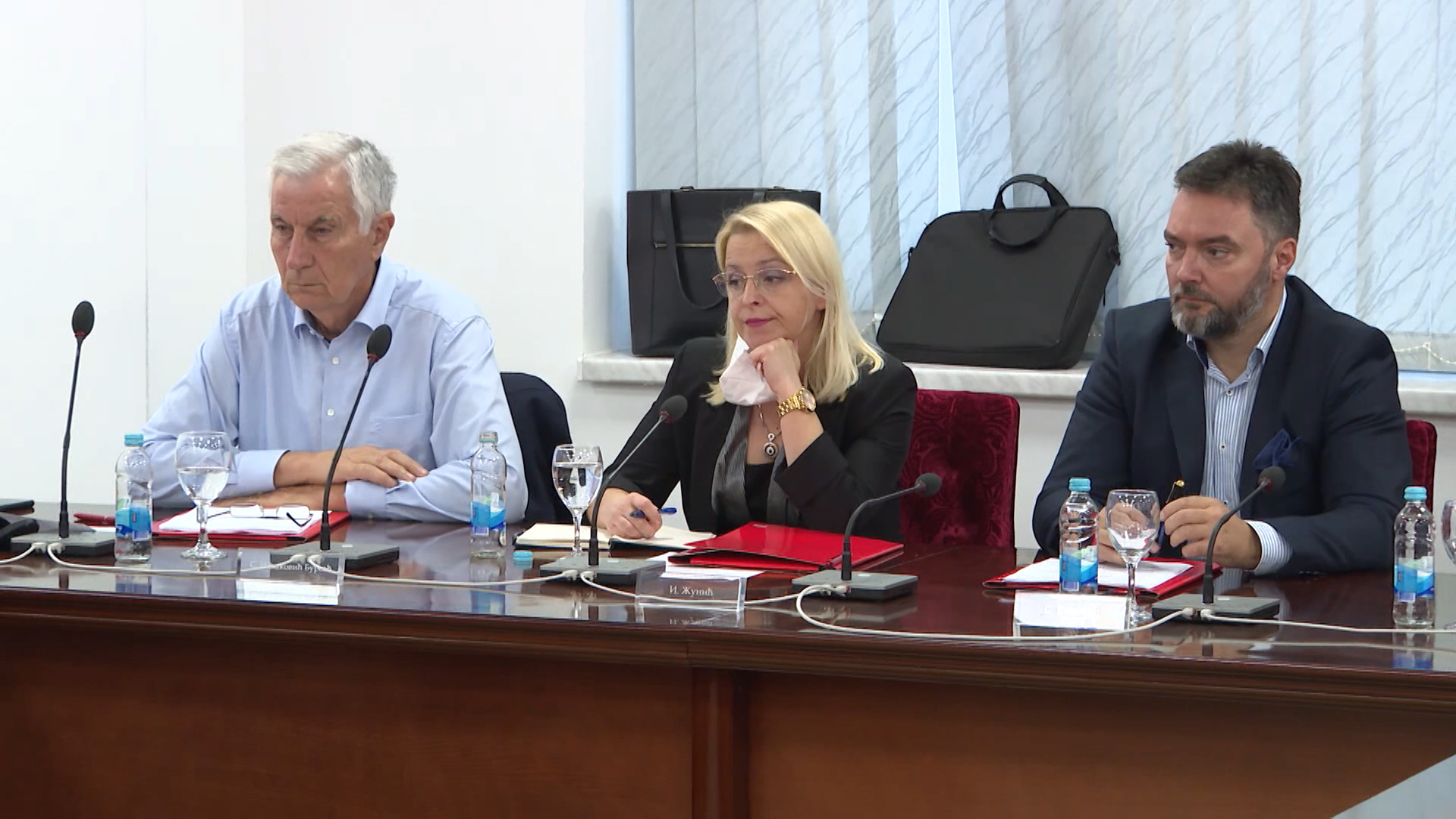 sa-pkg-politika u rs-19-anm(20210929-171940193).mxf.00_00_24_15.Still001