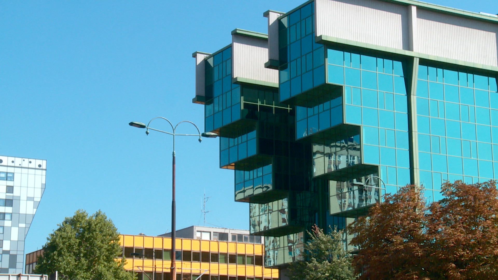 SA-POSKUPLJENJE STRUJE PKG-ALT-2(20211003-174617520).mxf.00_00_13_07.Still001