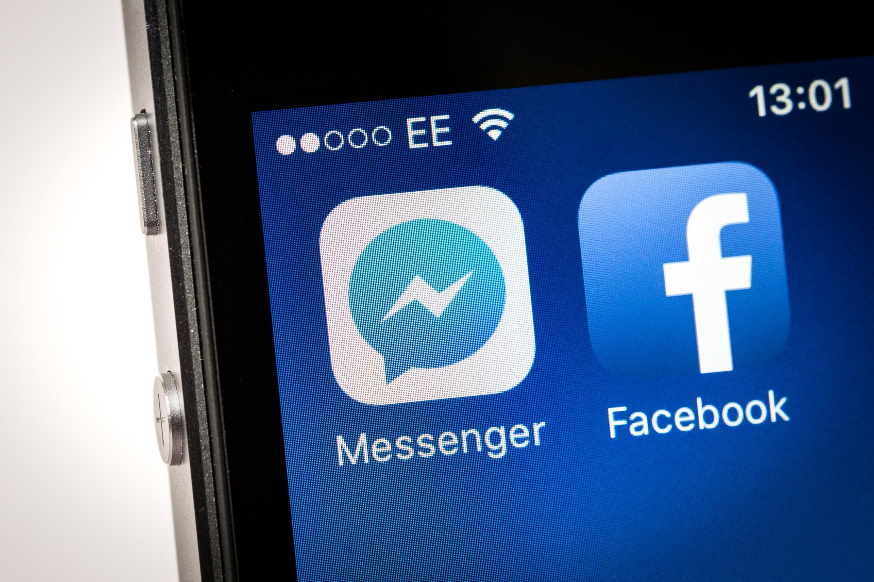 Facebook Messenger and Facebook apps on an iPhone