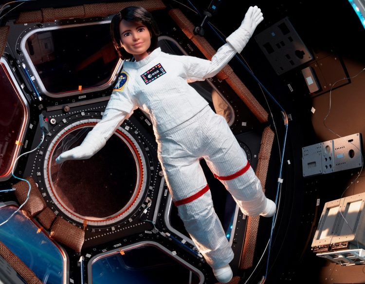 1633412250-2021-10-04T000208Z_1909960324_RC2Z4O91S9PI_RTRMADP_3_MATTEL-BARBIE-SPACE-scaled-e1633412275752-750x583