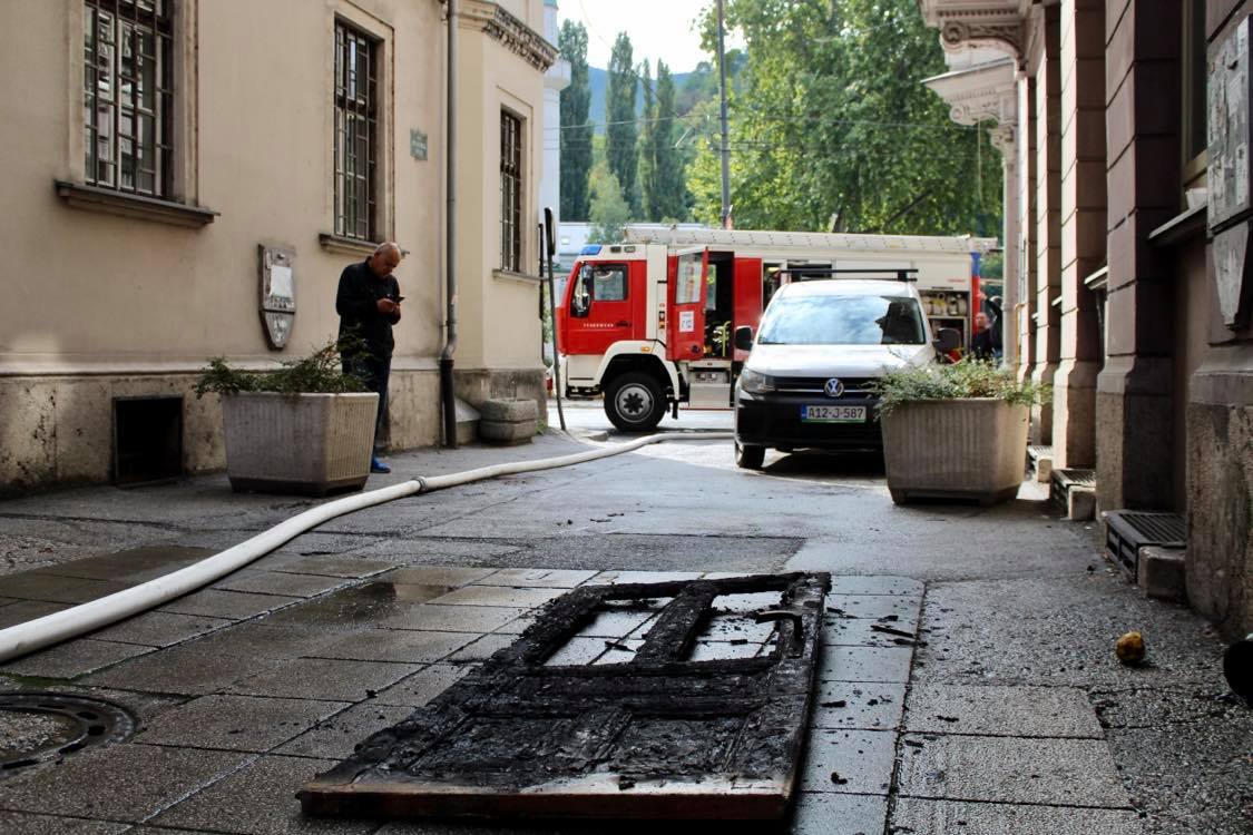 Nepropisno parkirani automobil