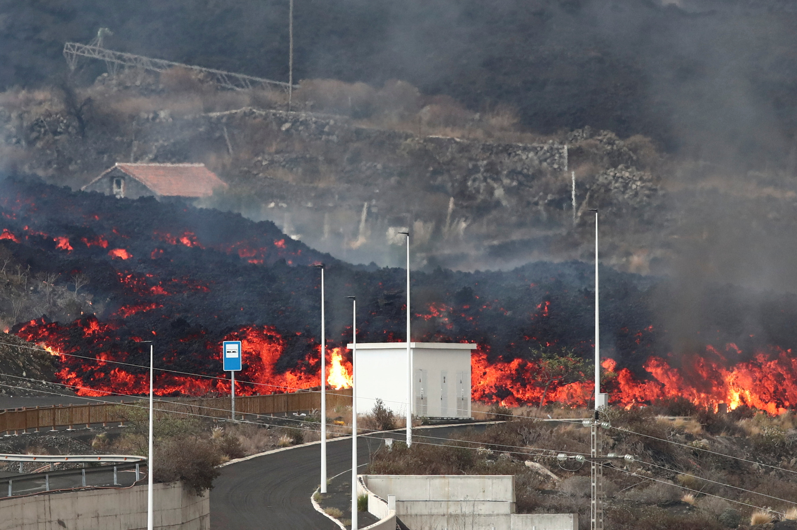 Cumbre Vieja volcano continues to erupt on the Canary Island of La Palma