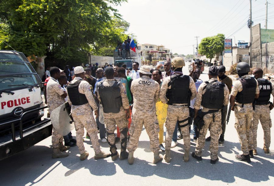 1634446251-2021-09-26T213044Z_437621901_RC2PXP9CMT1Q_RTRMADP_3_USA-IMMIGRATION-BORDER-HAITI-900x610