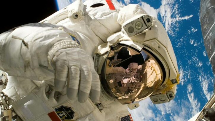 astronaut-200464-725x408