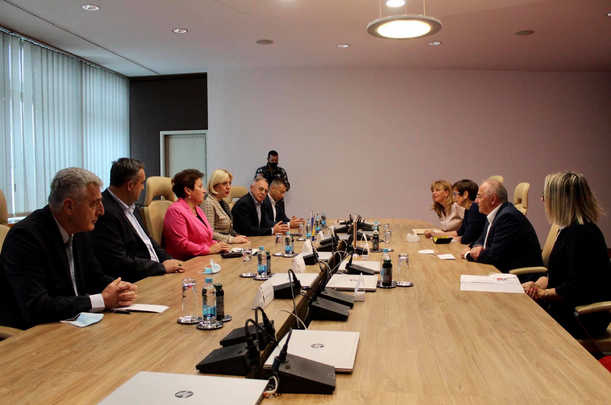 246193389_407930427407581_8624622983846042216_n