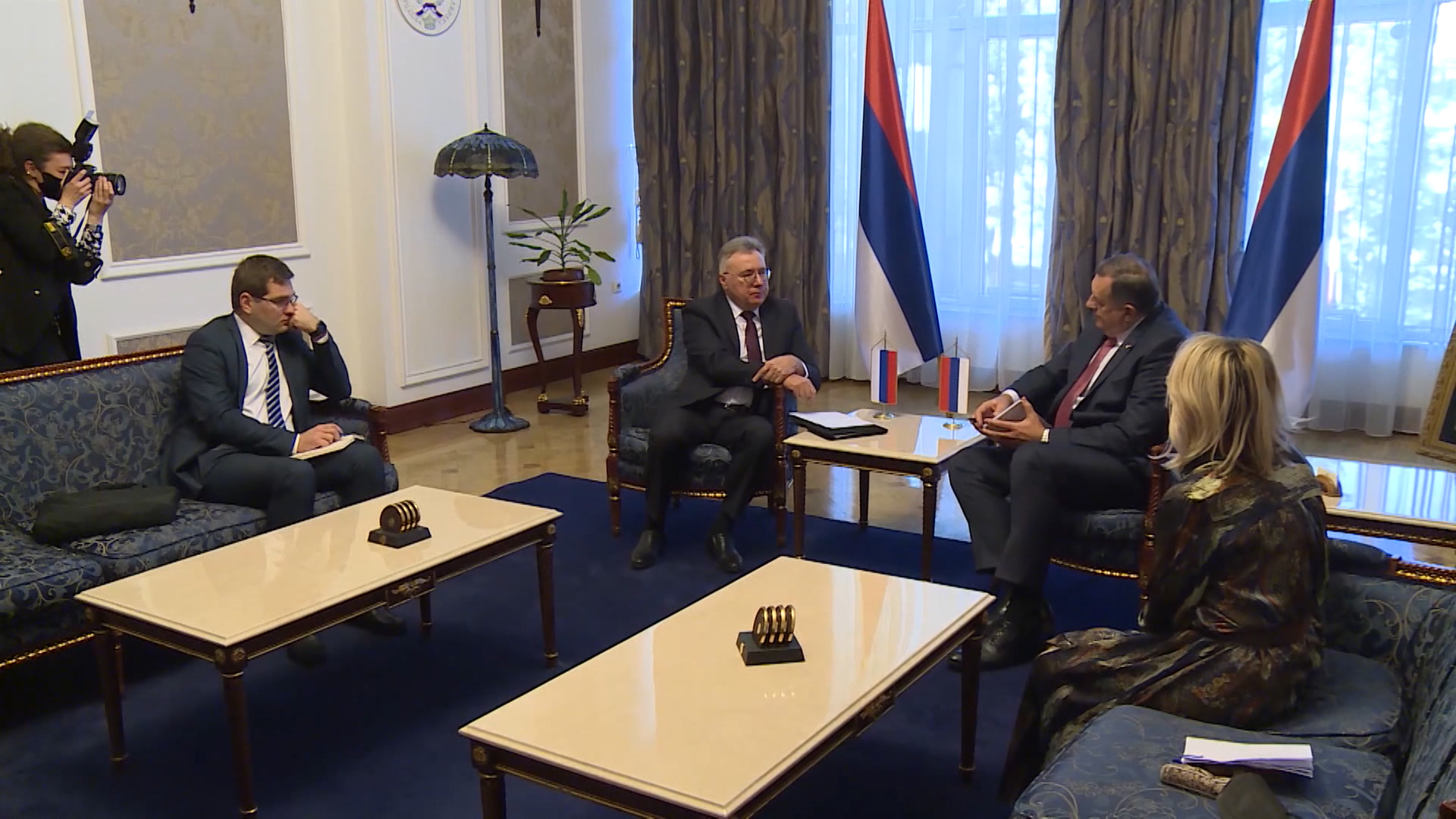 SA-.00_03_48_16.Still008