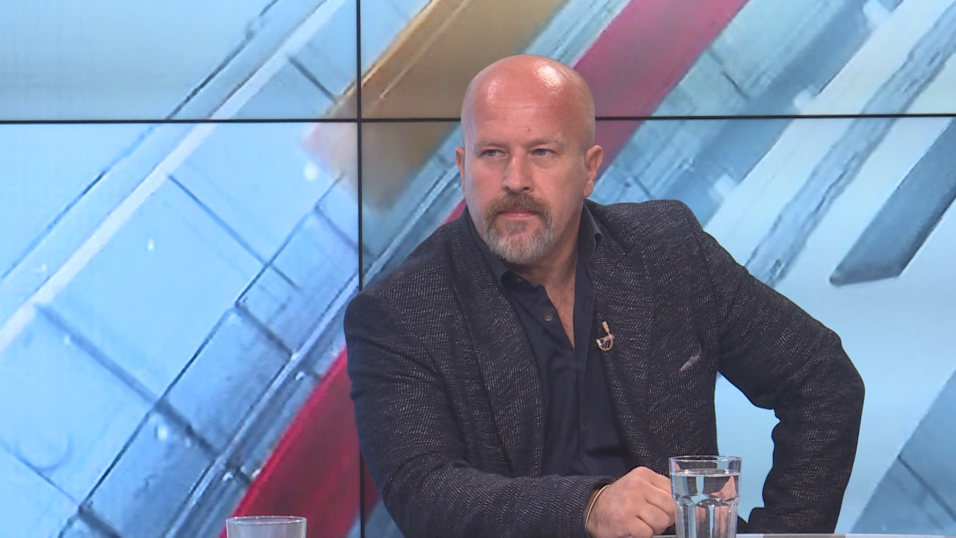 SA-.00_00_23_15.Still010