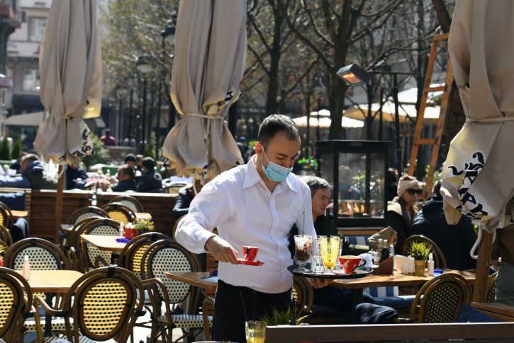 konobar kafić