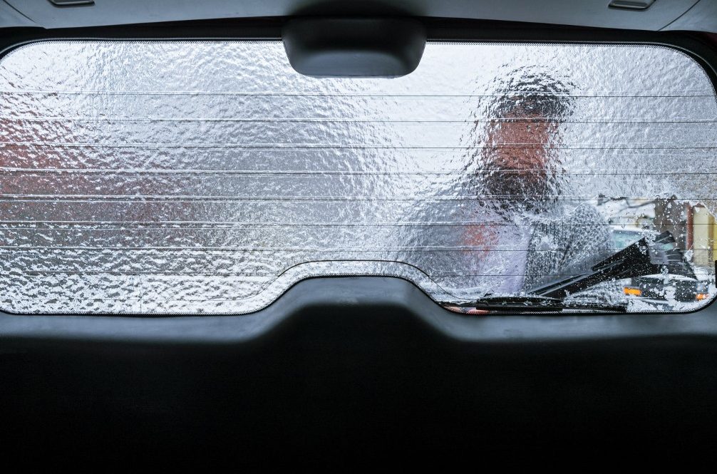 zaledjena stakla auto