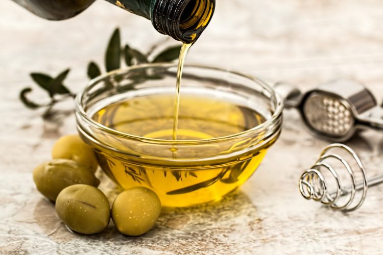 olive-oil-968657_1920-750x500
