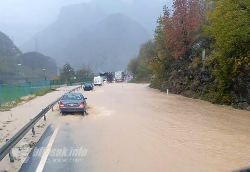 M17-nevrijeme-cesta-poplava2