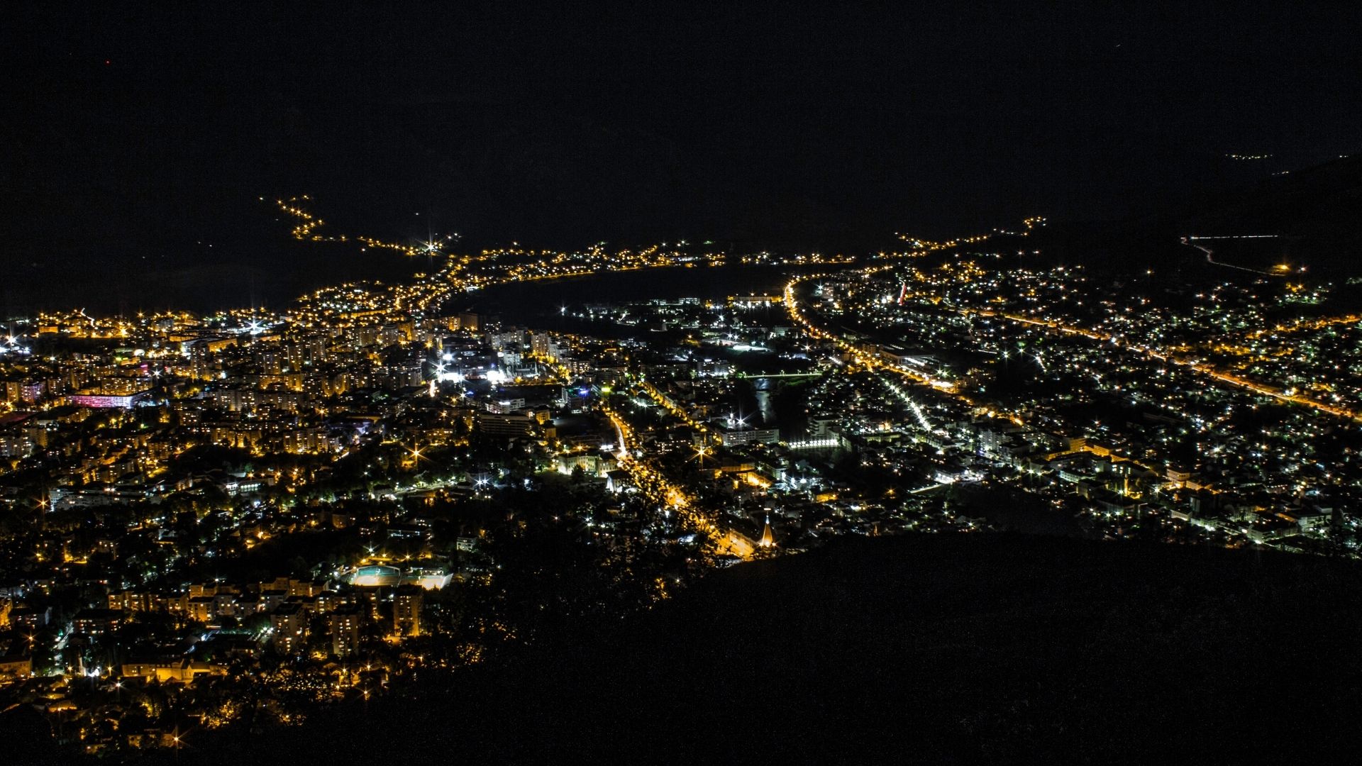 Panorama Mostara noću