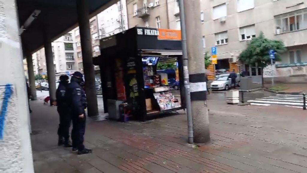 1636453Beograd: policija cuva mural Ratka Mladica204-bg-policija-cuva-mural-djn20211109-111056647.mxf_.00_00_07_17.Still001-1024x576