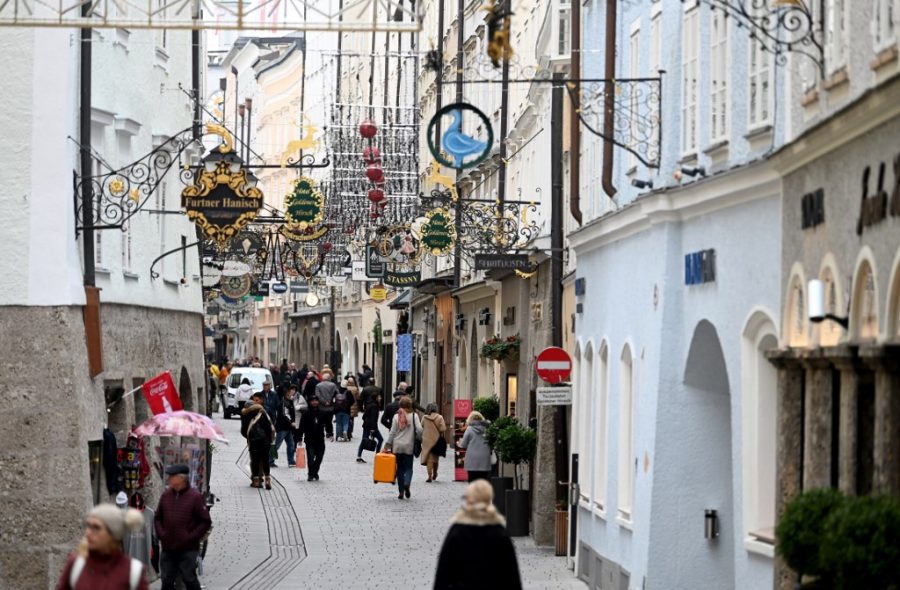 1636727528-000_9RJ2BB-900x590