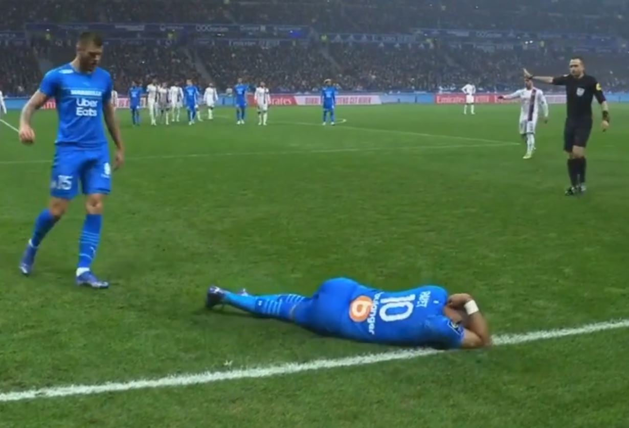 Dimitri Payet pogođen u glavu