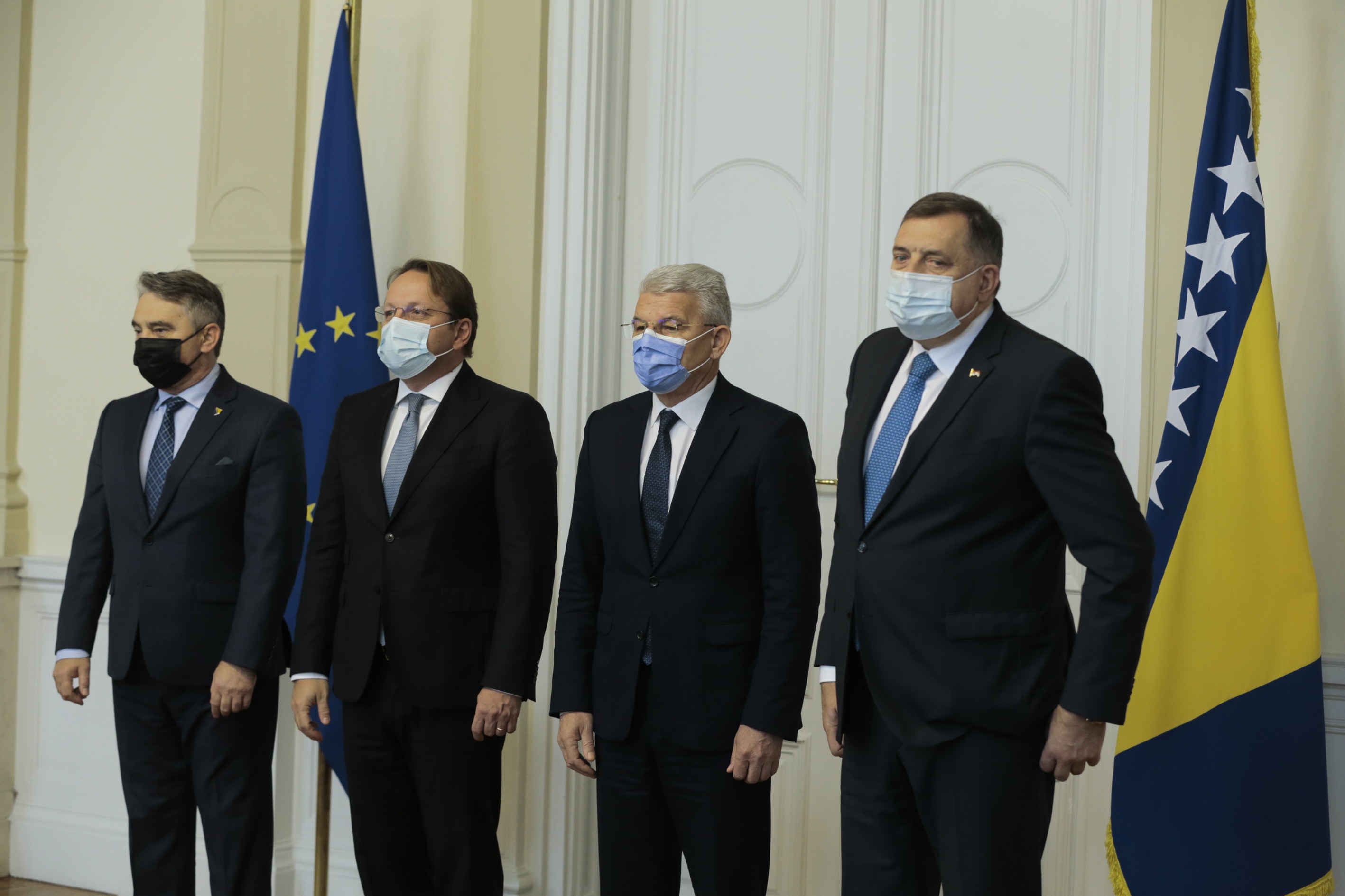 Sarajevo: Članovi Predsjedništva BiH sastali se s evropskim komesarom Varhelyijem