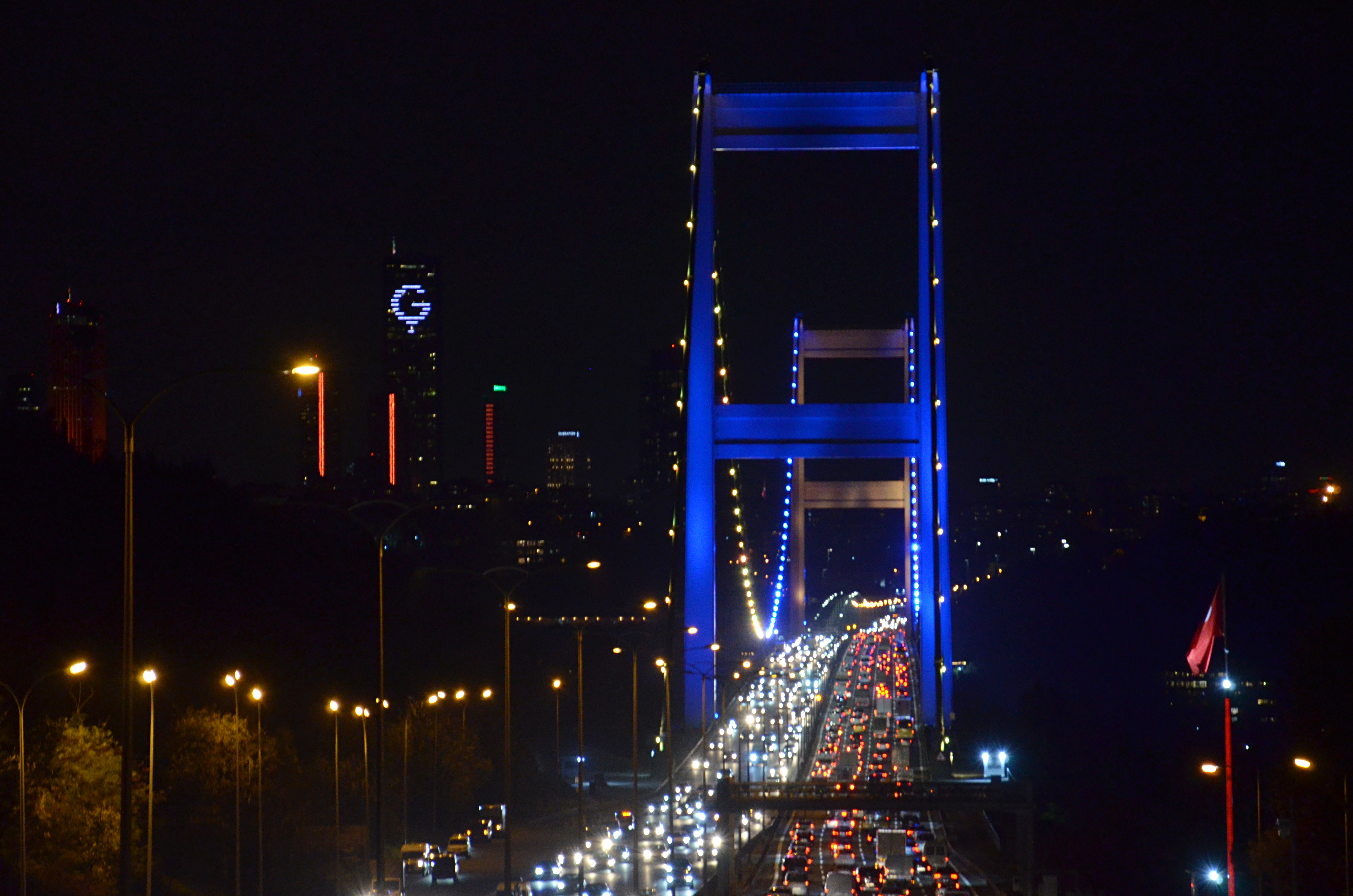 Most "Fatih Sultan Mehmet" u Istanbulu u bojama zastave Bosne i Hercegovine