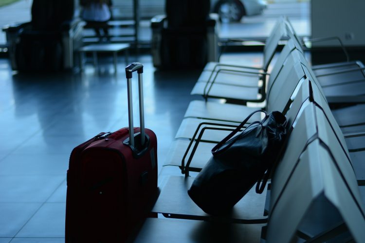 airport-519020_1920-750x500