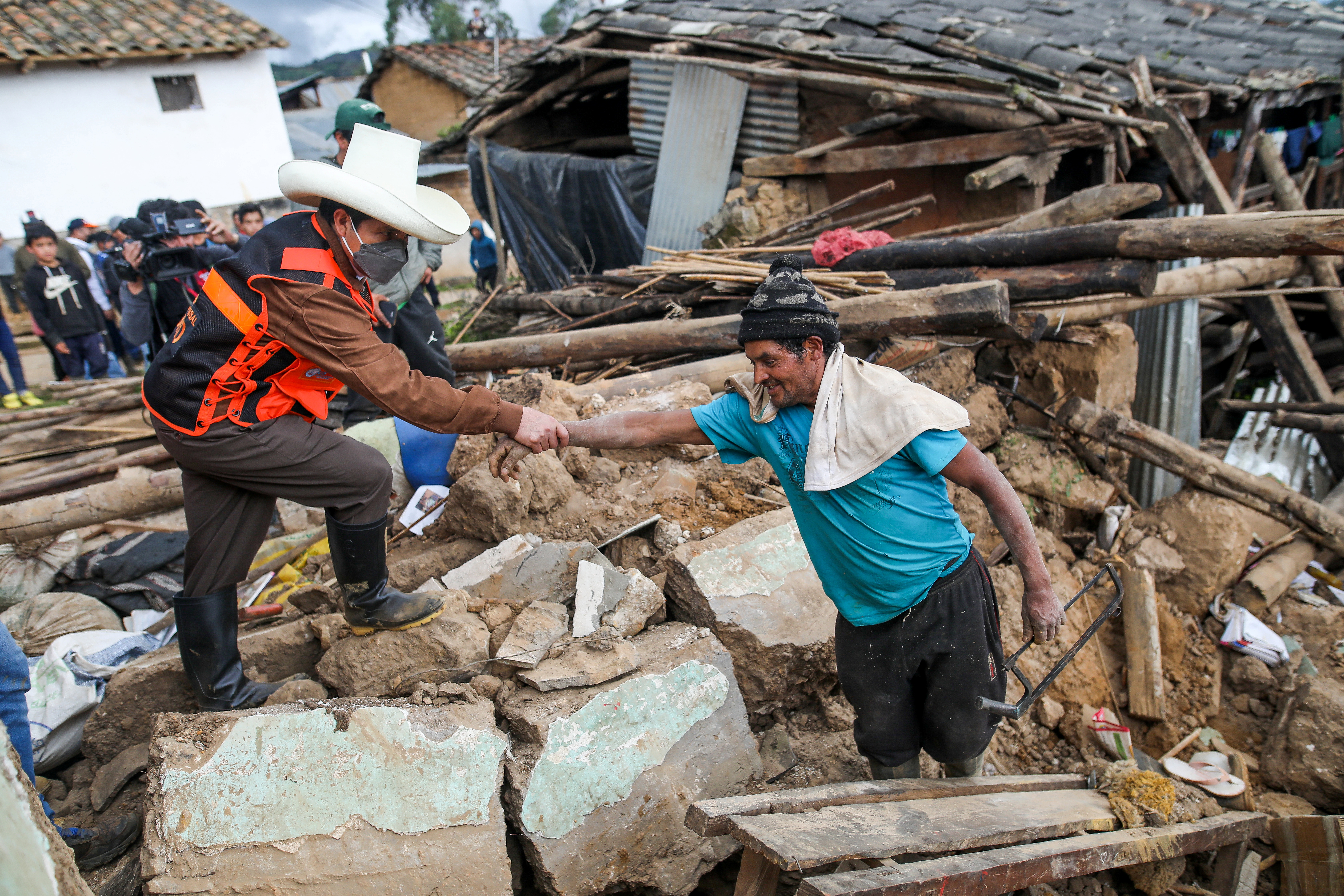 Peru's Presidente Pedro Castillo visits homes destroyed by 7.5-magnitude quake