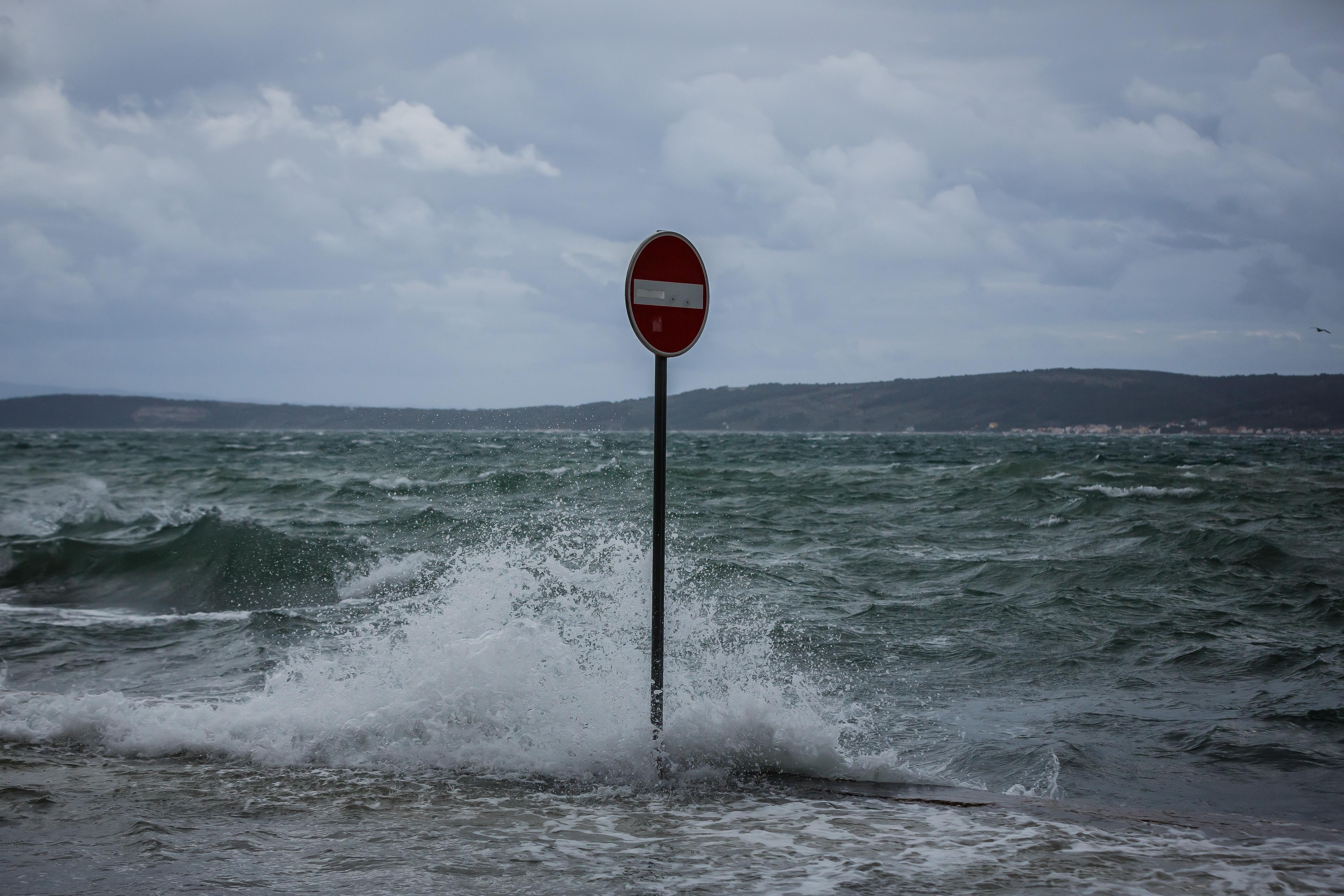 Kaštel Štafilići: Olujno jugo u Dalmaciji
