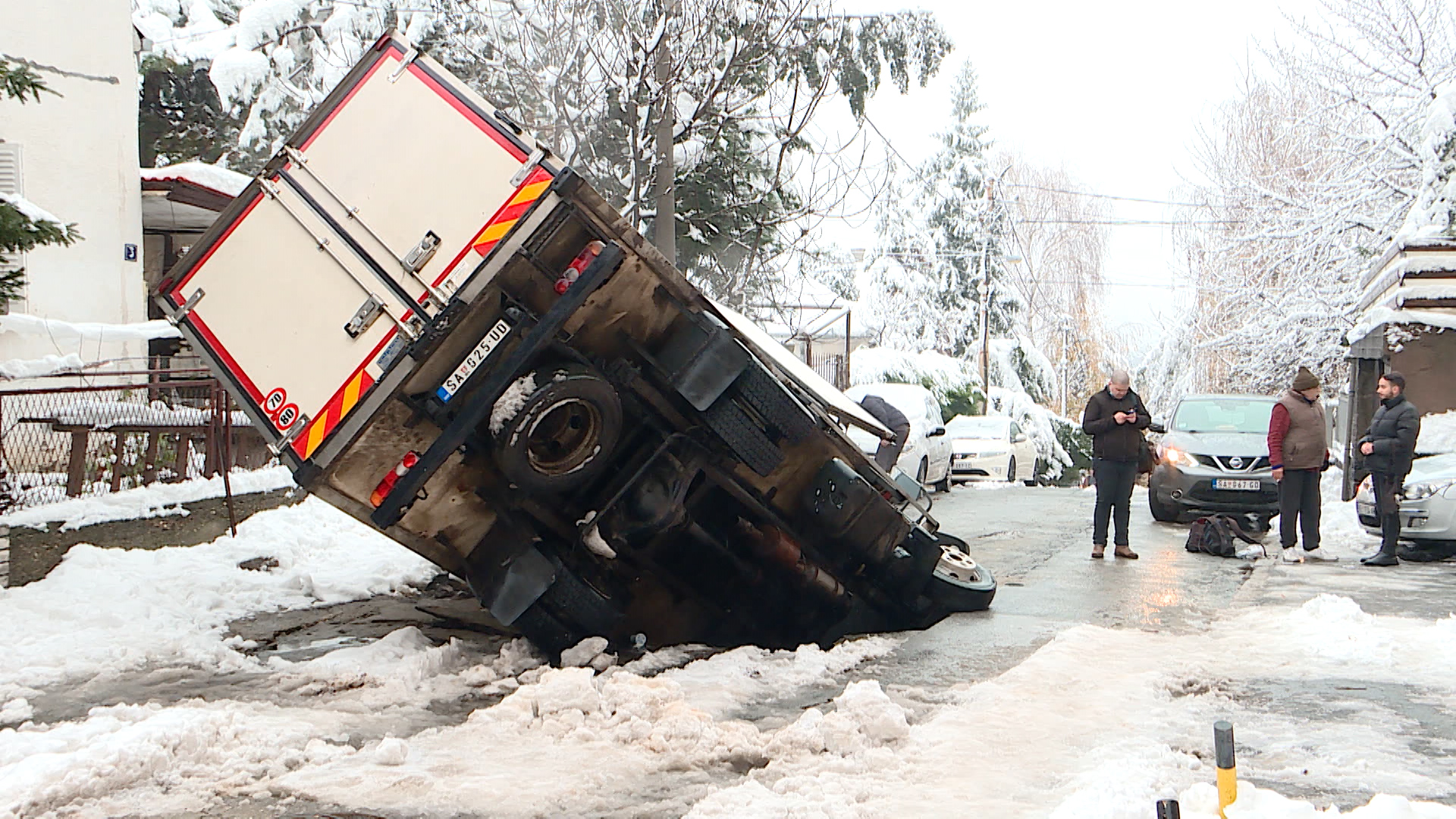 BG-KAMION VO-1312-DDJ-JDP(20211213-113205111).mxf.00_00_30_09.Still001