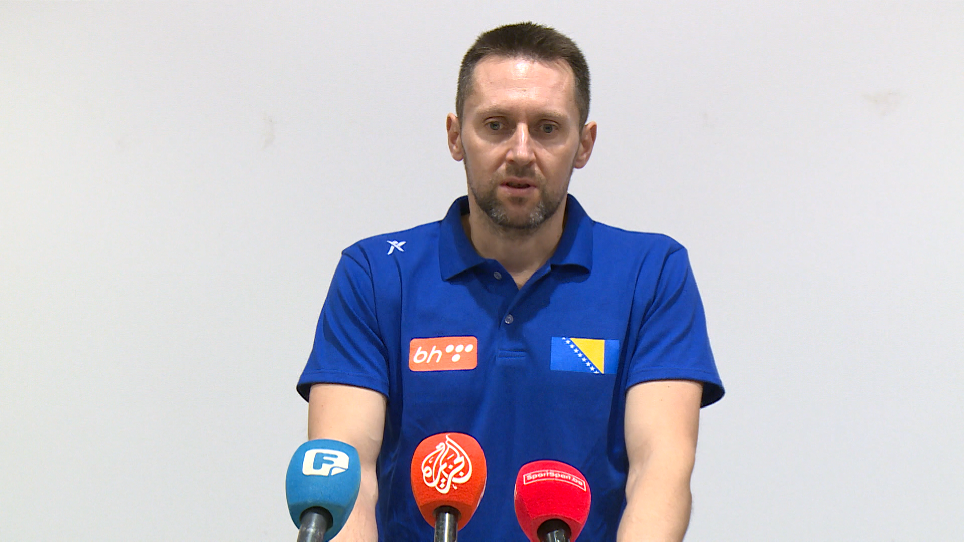 SA-.00_05_33_09.Still002