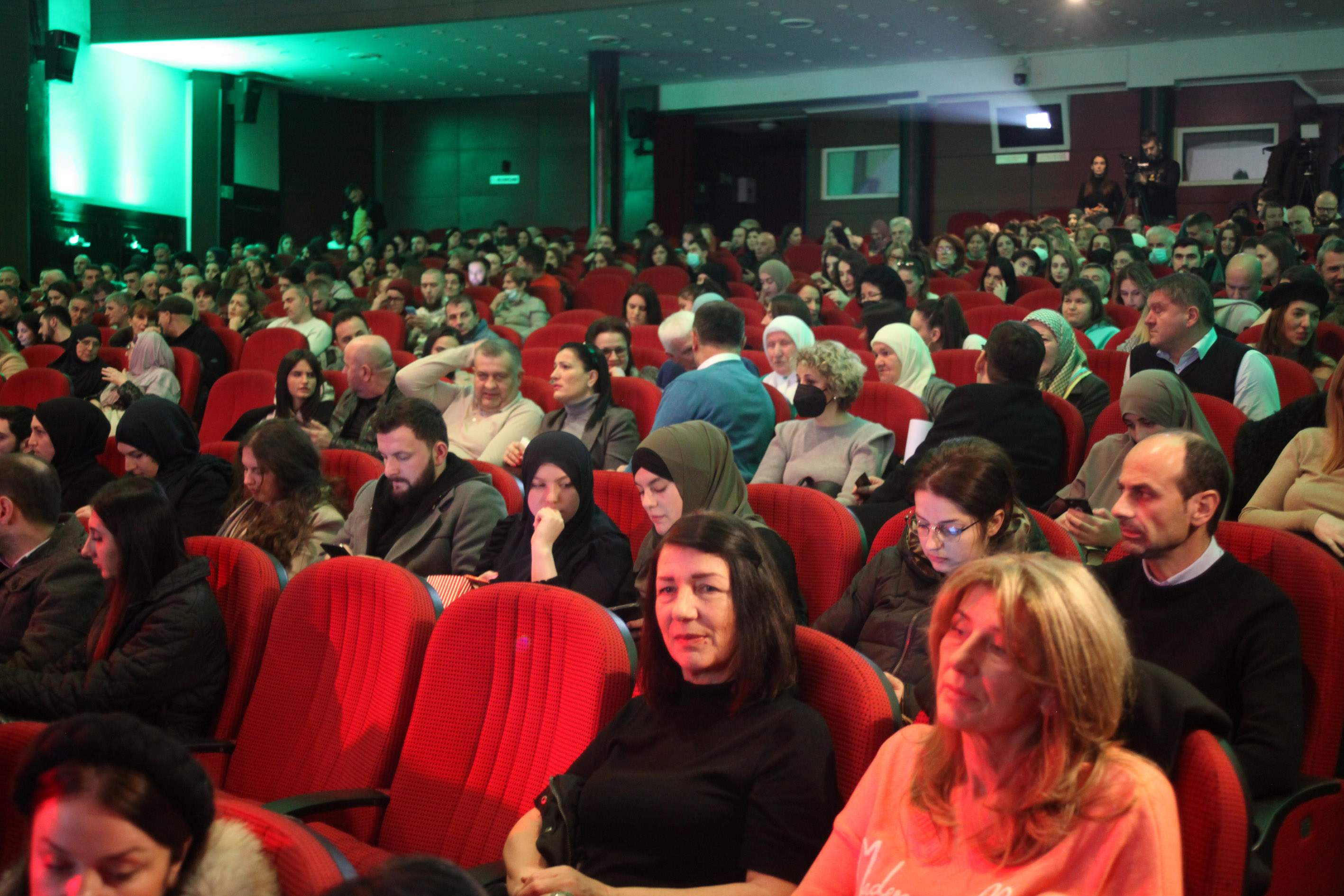Novi Pazar: Premijeri filma "Quo Vadis, Aida?" prisustvovale i "Majke Srebrenice"
