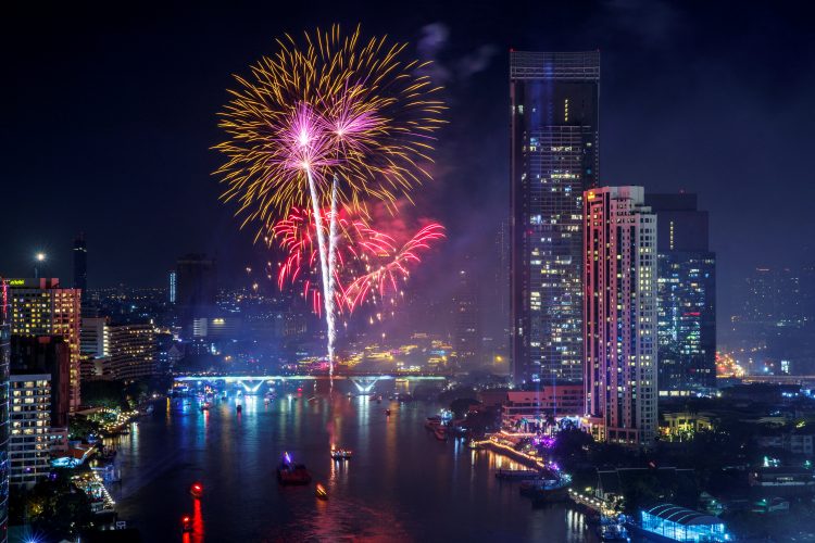 1640980300-2021-12-31T183725Z_263559176_RC2TPR93R73A_RTRMADP_3_NEW-YEAR-THAILAND-FIREWORKS-750x500