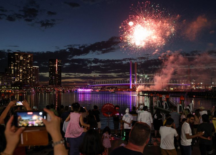 1640951623-2021-12-31T110038Z_1457455807_RC2MPR9P64FO_RTRMADP_3_NEW-YEAR-AUSTRALIA-FIREWORKS-750x538