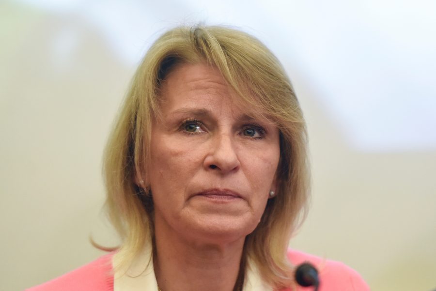 1641975031-2022-01-10T152551Z_1647208151_RC2EWR9TN0KL_RTRMADP_3_TENNIS-AUSTRALIA-DJOKOVIC-FAMILY-900x601