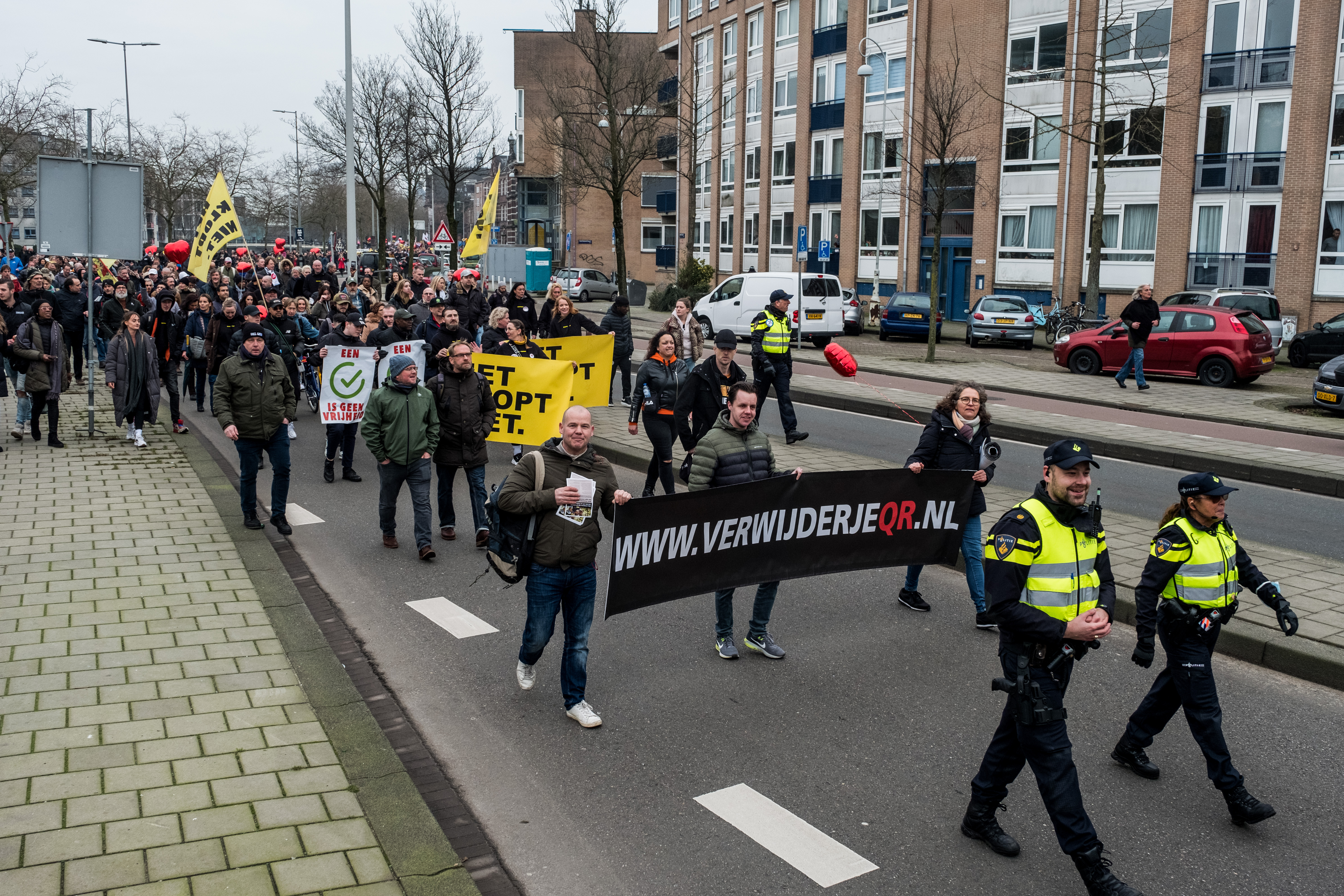 Holandija: Hiljade ljudi na protestima protiv ograničenja zbog koronavirusa