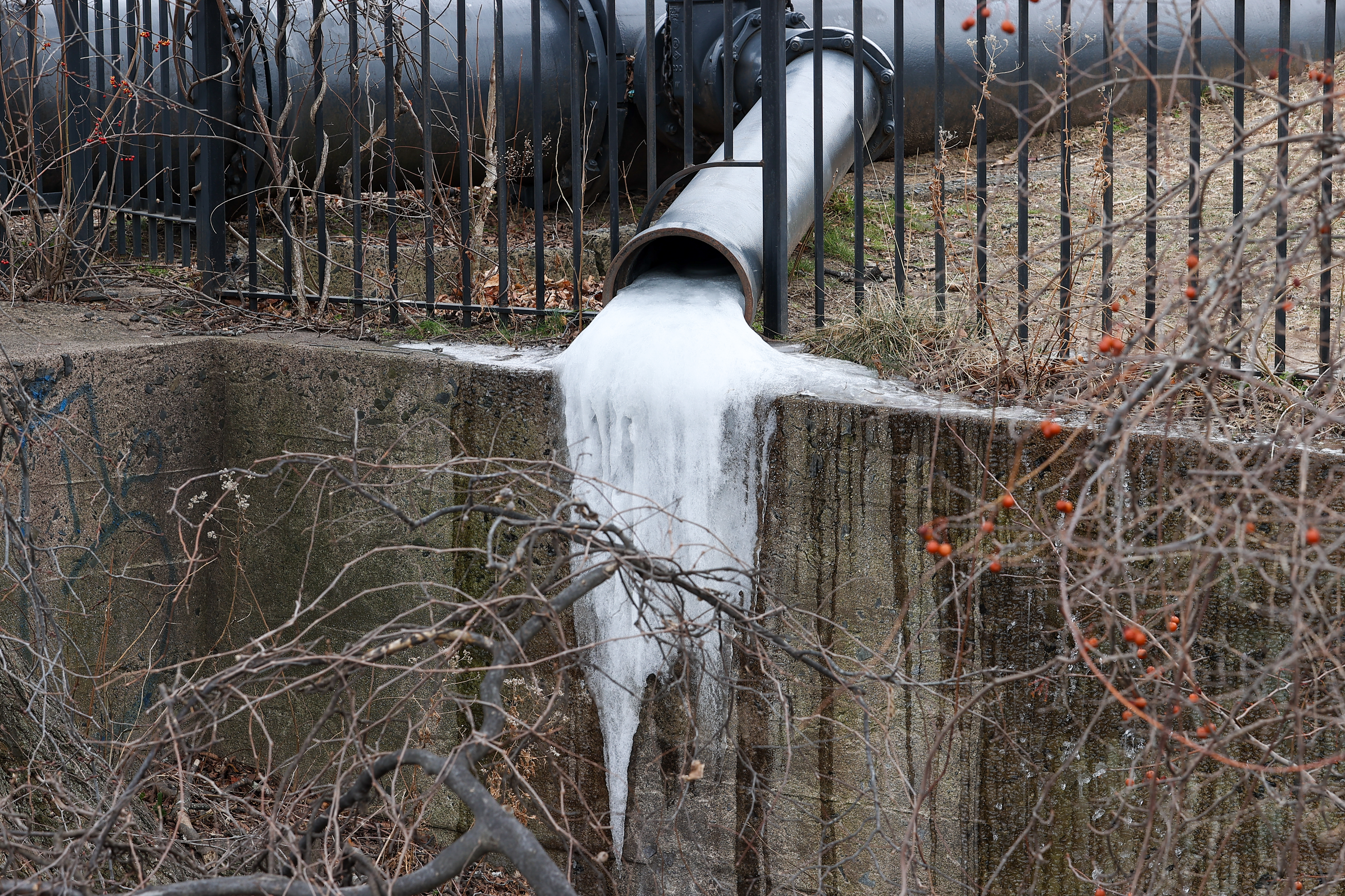 SAD: Veliki slapovi Paterson okovani ledom