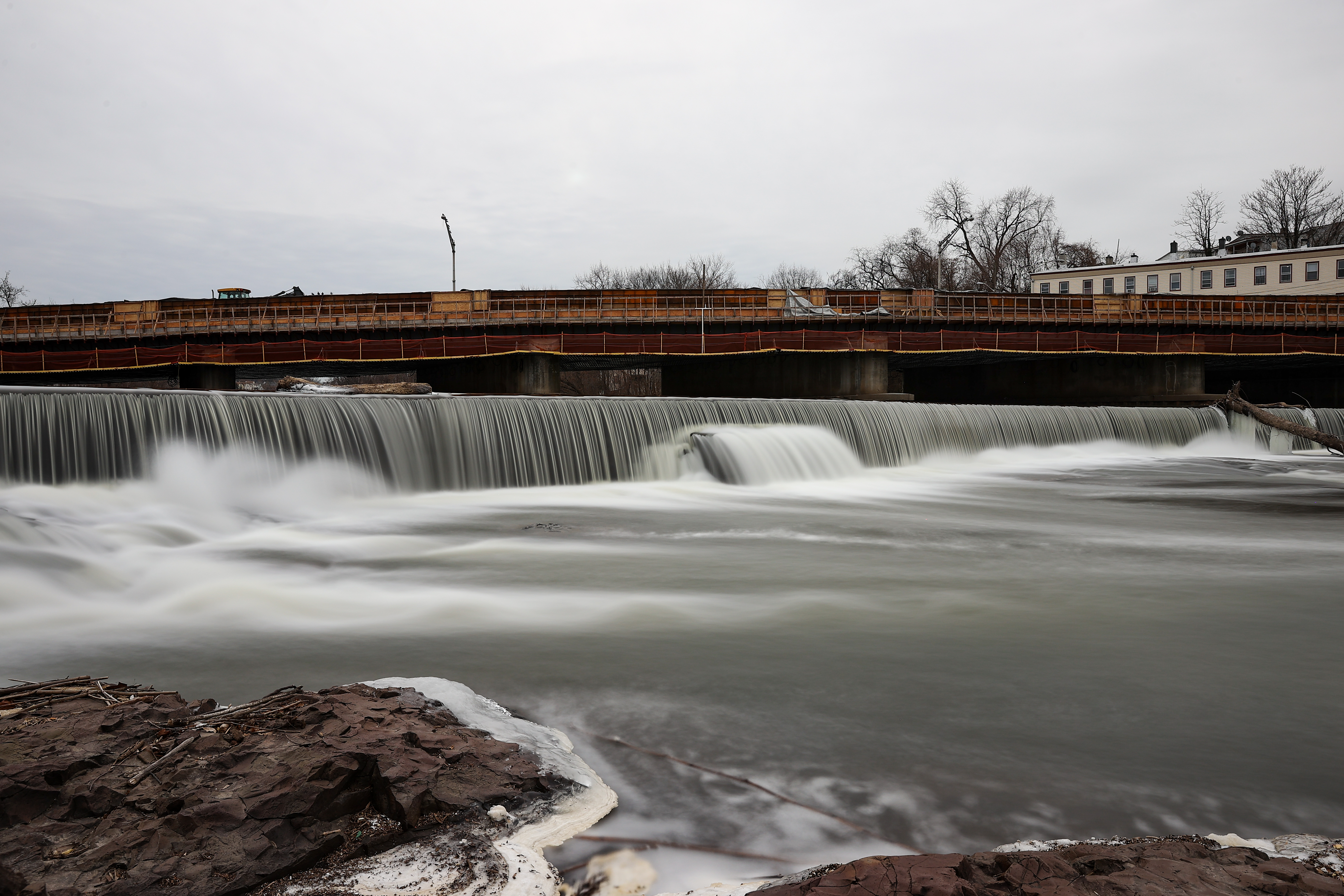 SAD: Veliki slapovi Paterson okovani ledom