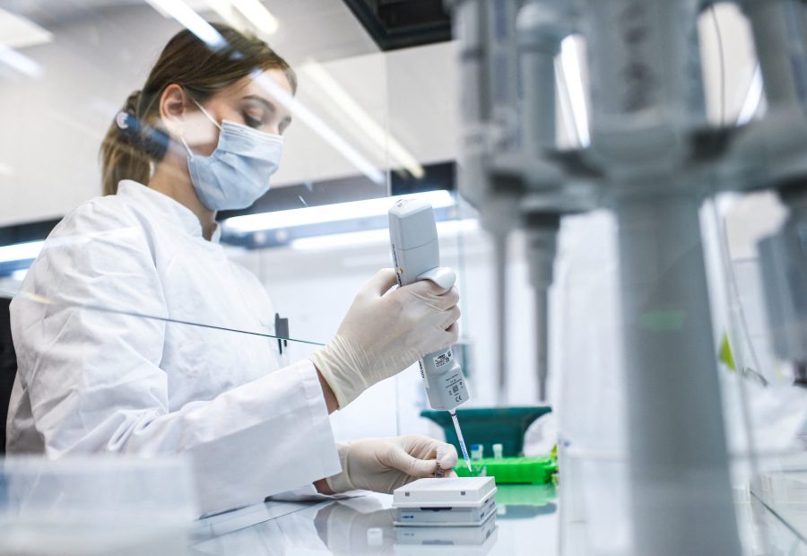 1641912502-2021-12-20T151718Z_1837093515_RC2AIR9K8P7S_RTRMADP_3_HEALTH-CORONAVIRUS-GERMANY-900x620