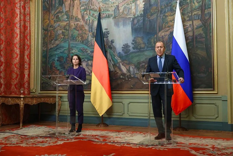 Annalena Baerbock i Sergej Lavrov (
