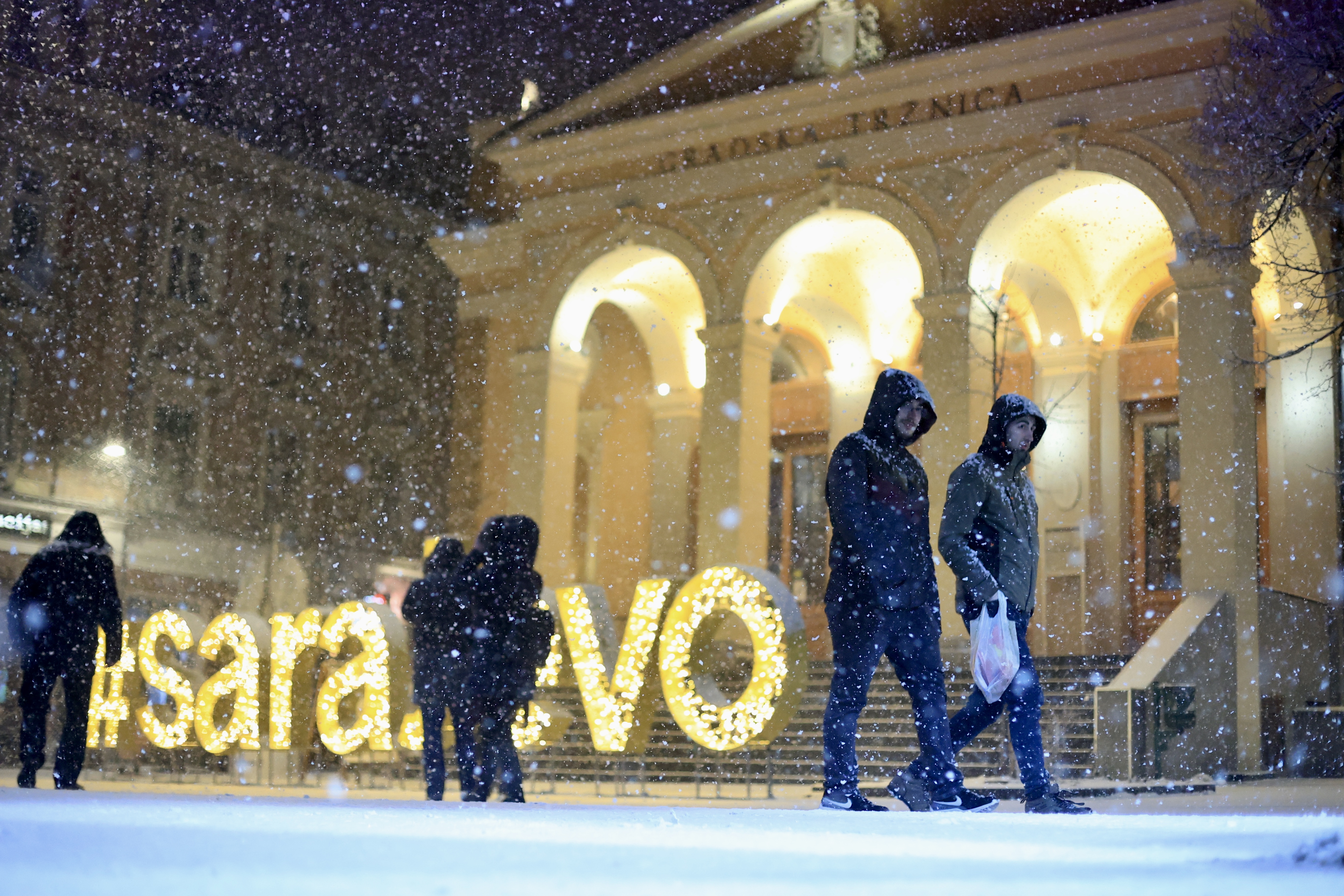 SNIJEG SARAJEVO NOĆ