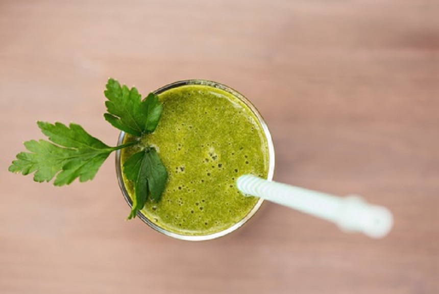 A,Flat,View,Of,Green,Smoothies,In,Glasses,With,Tubes