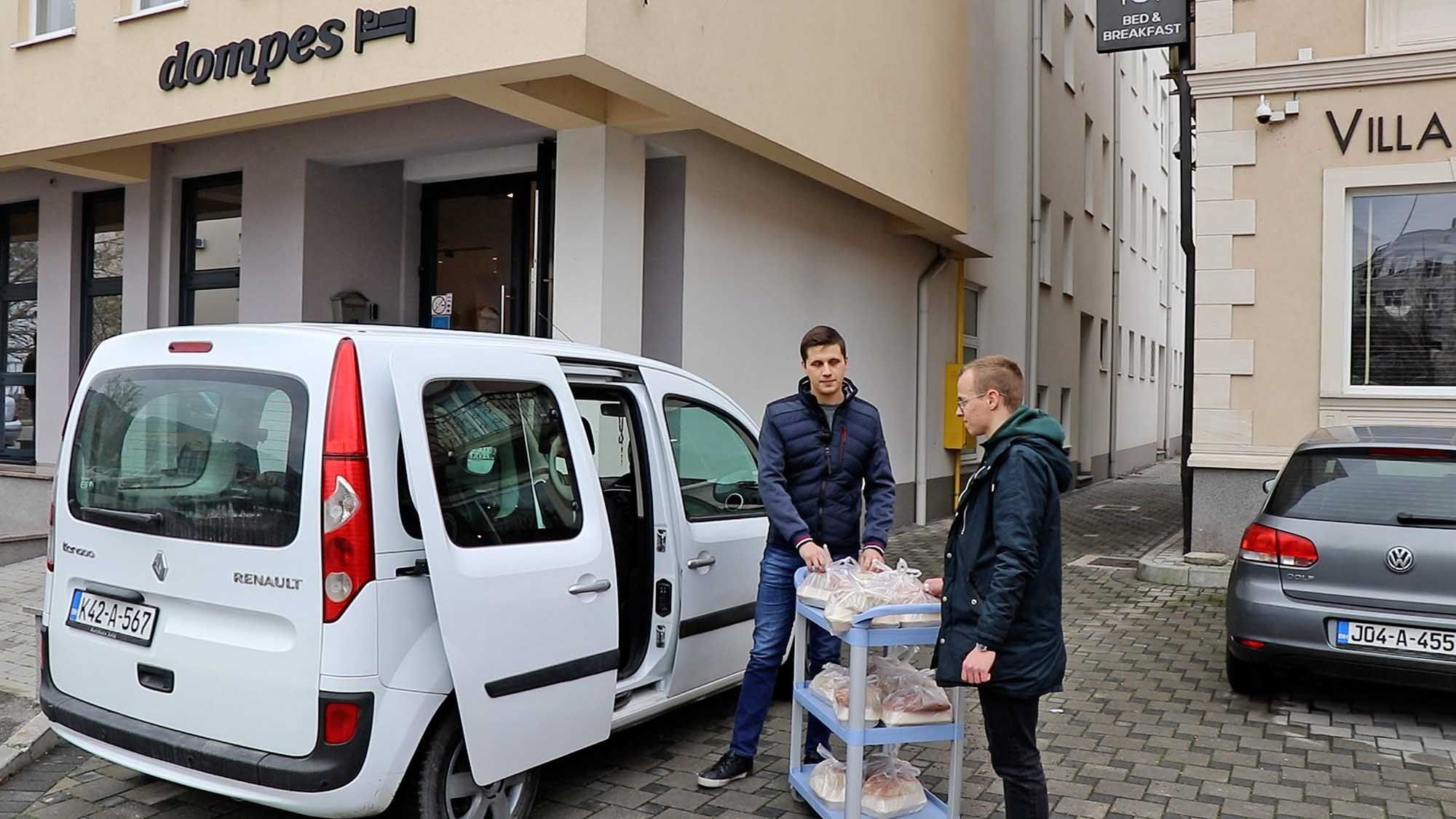  Korisnici javnih kuhinja  i djeca i akademski obrazovani ljudi